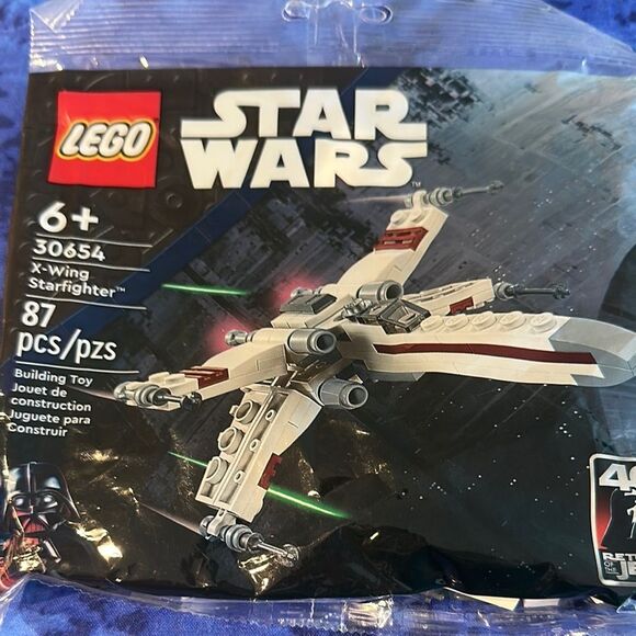 Lego White and Red Building Sets & Blocks - Picture 1 of 2